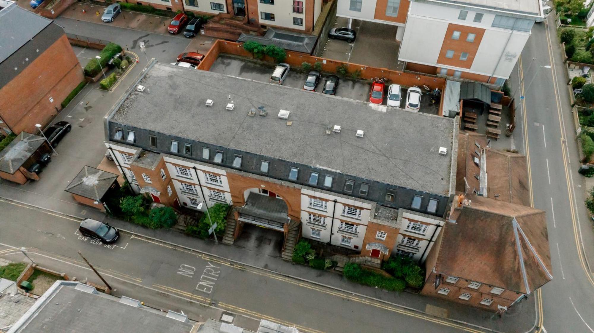 Starhost Residences - Central 3 Bed Apartment At Regents Court, Newbury Ньюбері Екстер'єр фото