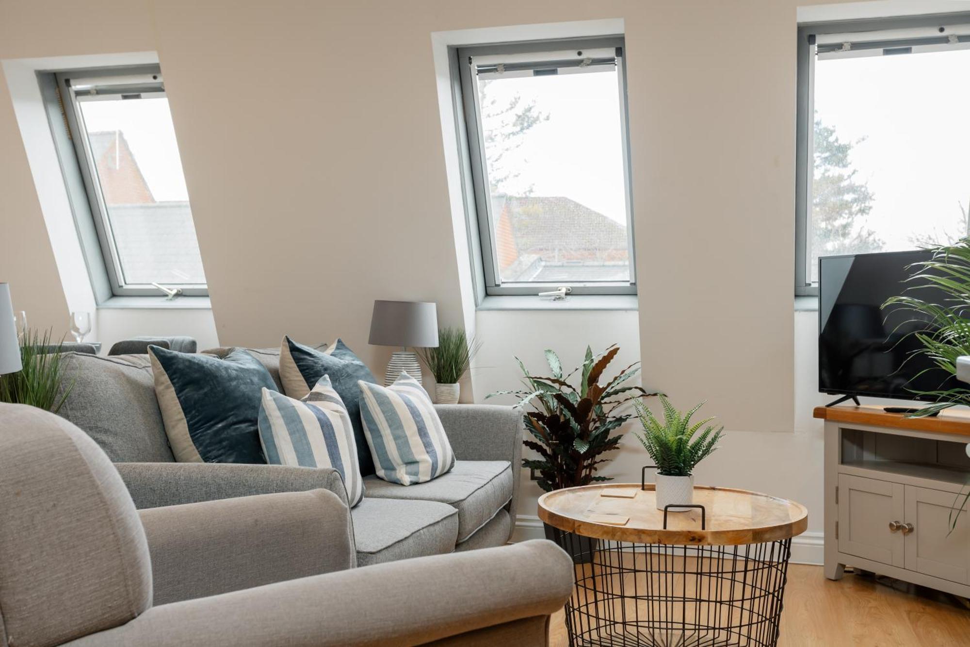 Starhost Residences - Central 3 Bed Apartment At Regents Court, Newbury Ньюбері Екстер'єр фото