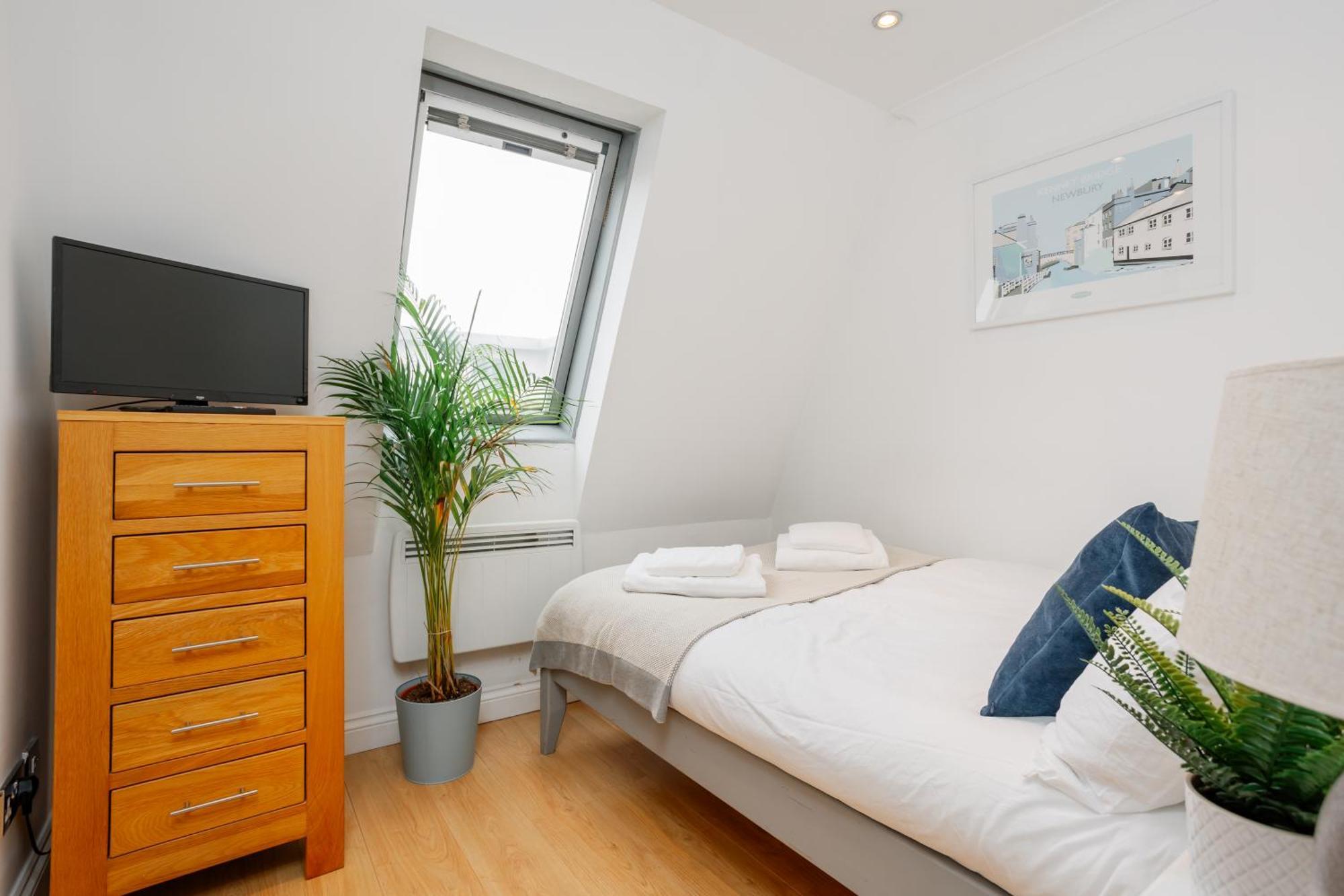 Starhost Residences - Central 3 Bed Apartment At Regents Court, Newbury Ньюбері Екстер'єр фото