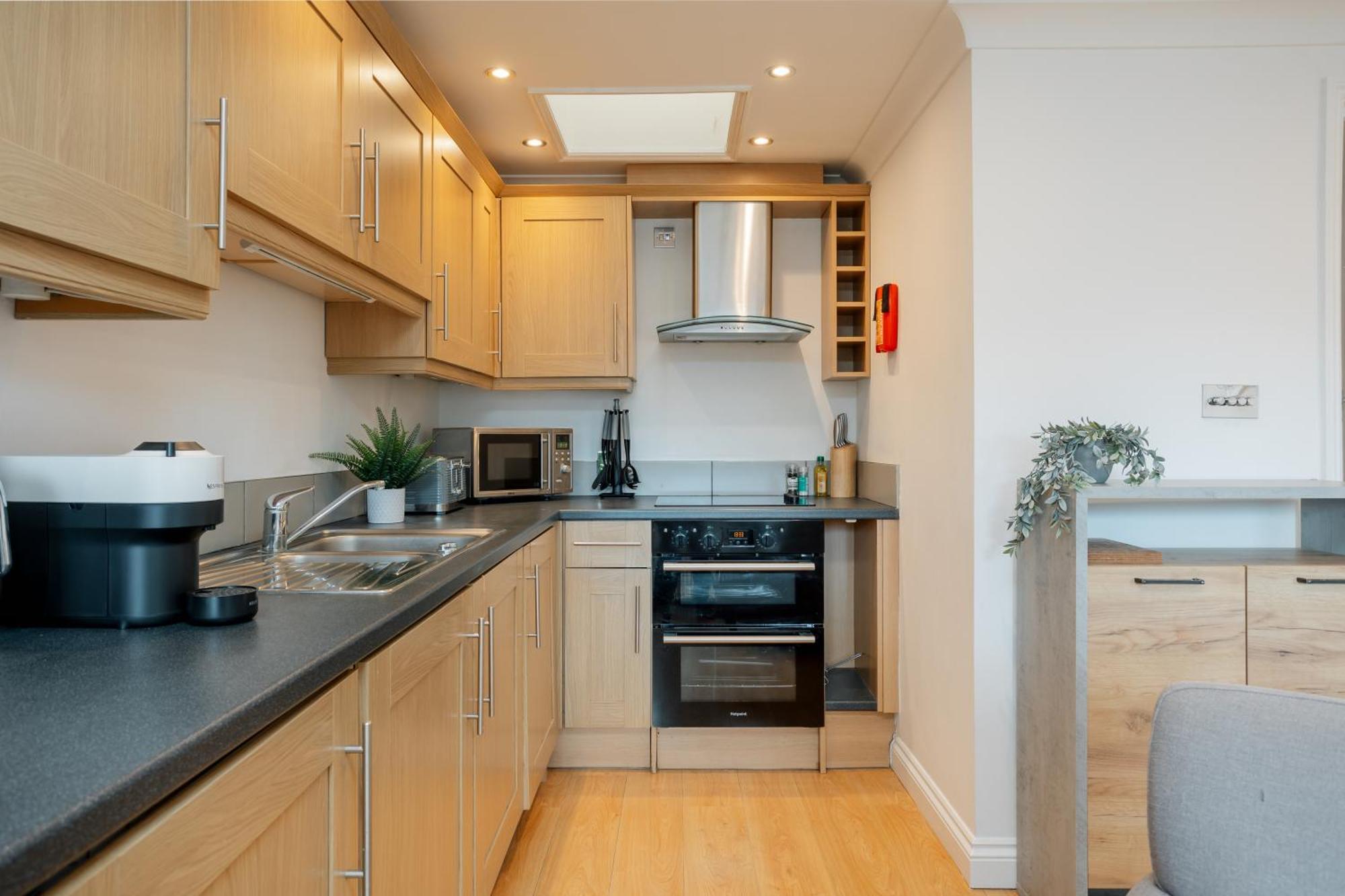 Starhost Residences - Central 3 Bed Apartment At Regents Court, Newbury Ньюбері Екстер'єр фото