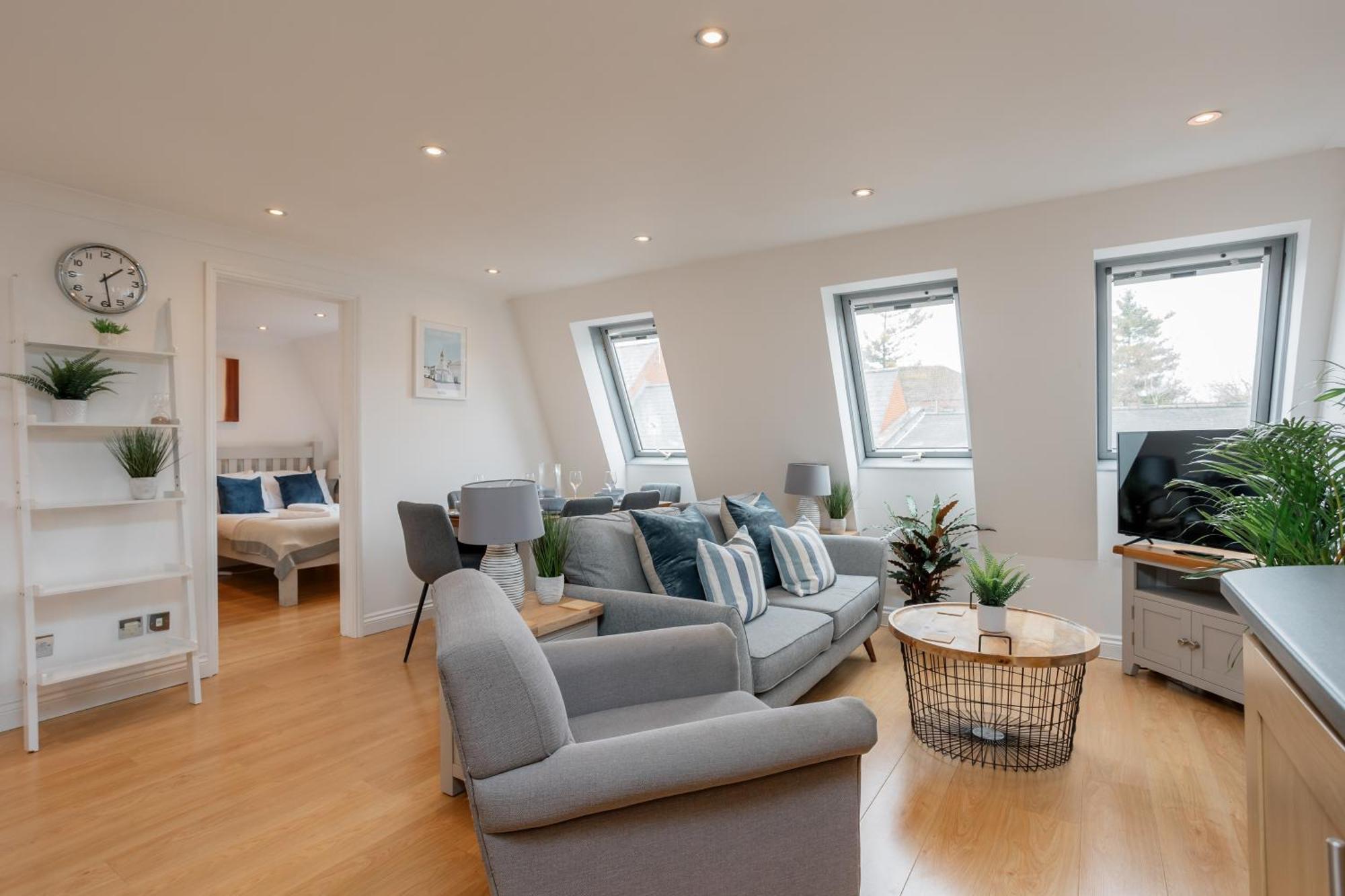 Starhost Residences - Central 3 Bed Apartment At Regents Court, Newbury Ньюбері Екстер'єр фото