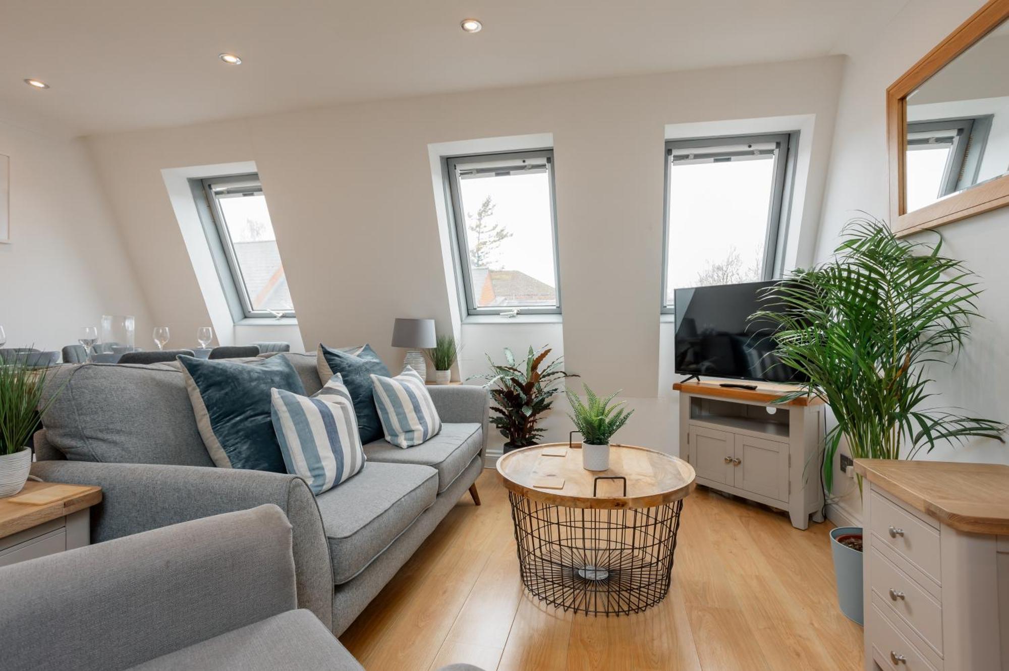 Starhost Residences - Central 3 Bed Apartment At Regents Court, Newbury Ньюбері Екстер'єр фото
