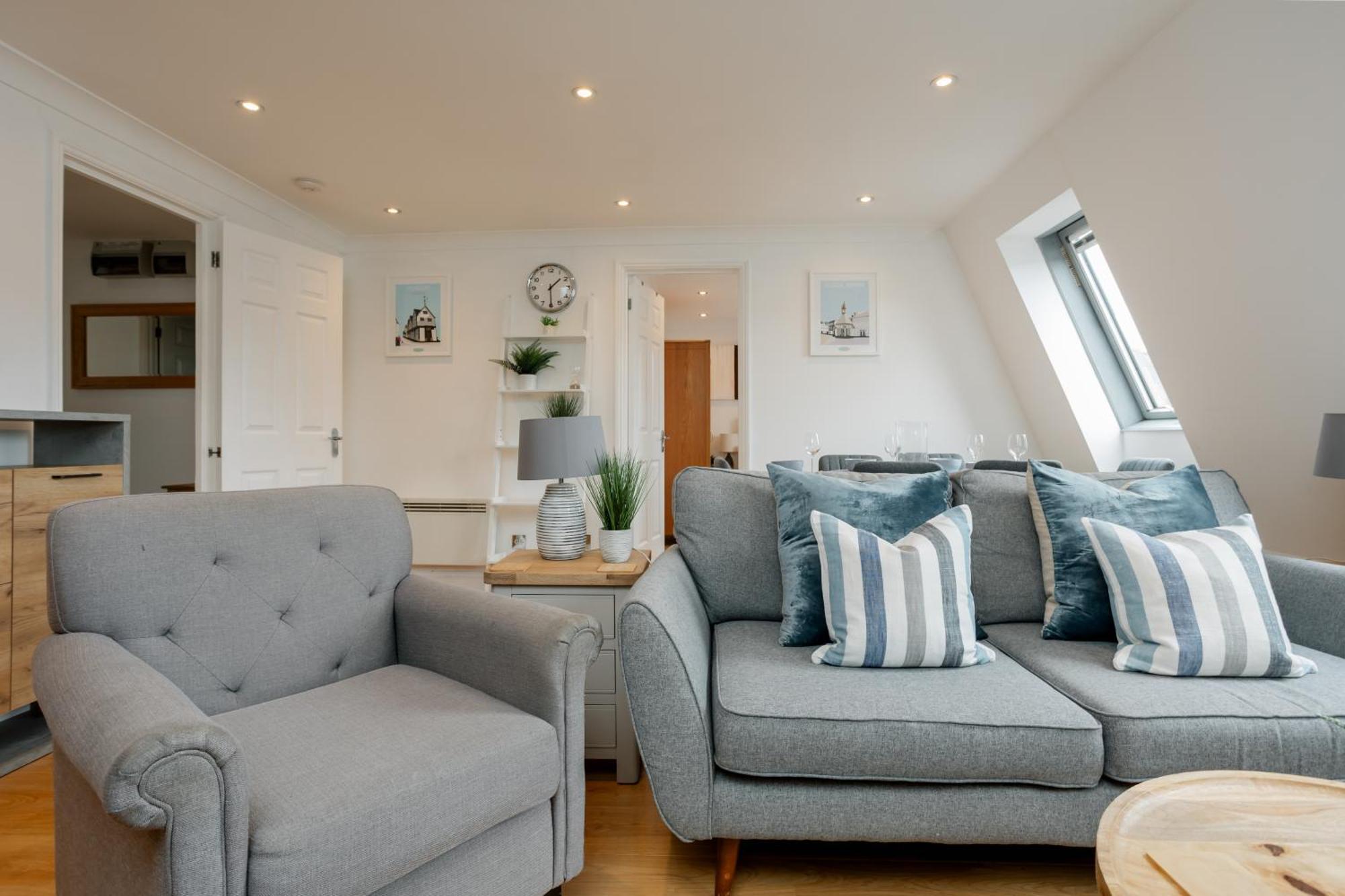 Starhost Residences - Central 3 Bed Apartment At Regents Court, Newbury Ньюбері Екстер'єр фото