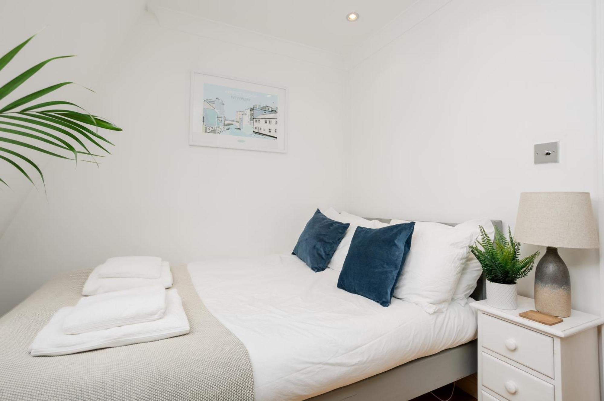 Starhost Residences - Central 3 Bed Apartment At Regents Court, Newbury Ньюбері Екстер'єр фото